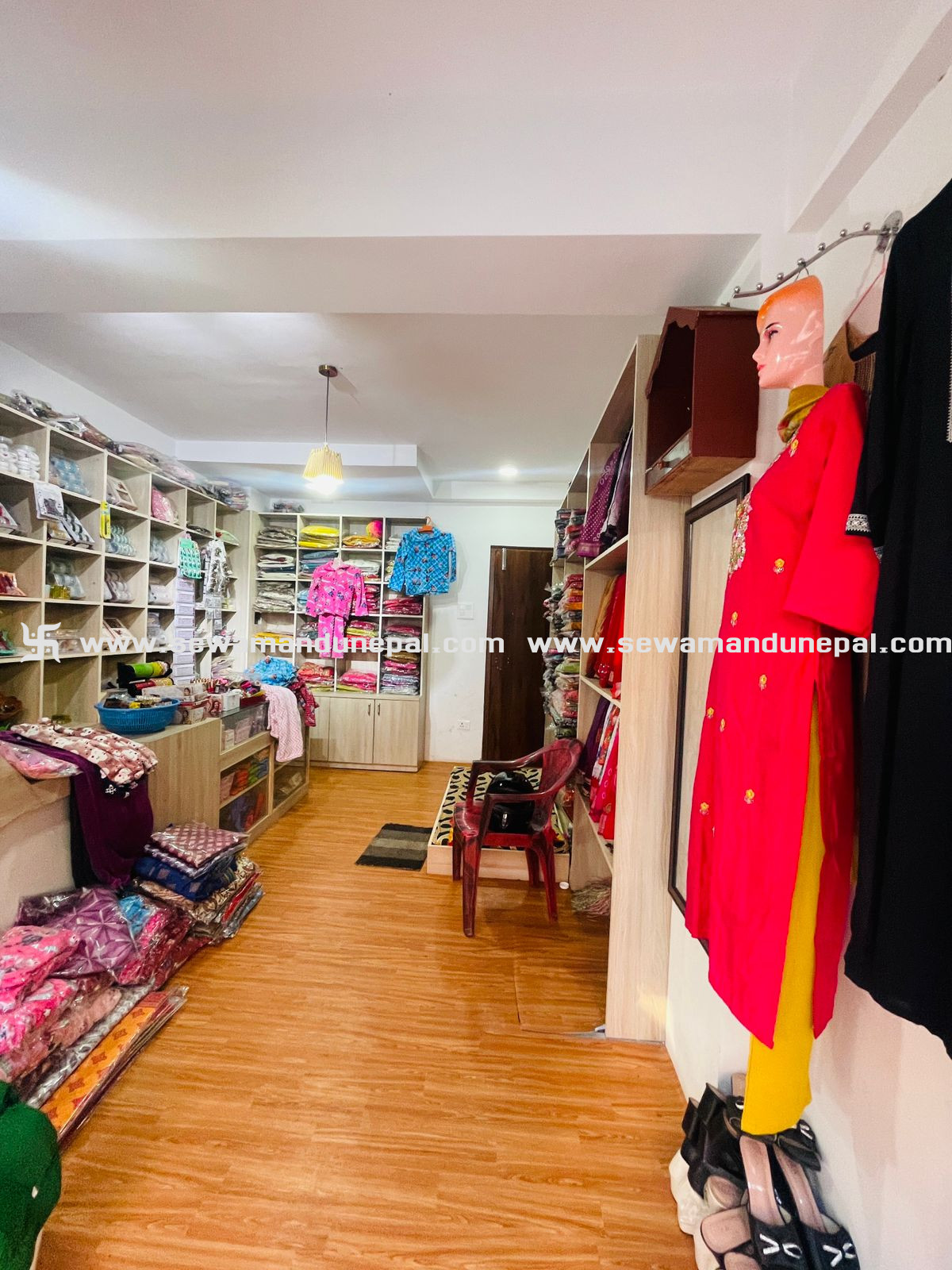 Ladies fancy and cosmetics items on sale at Bhimsengola, near to modern kanya college